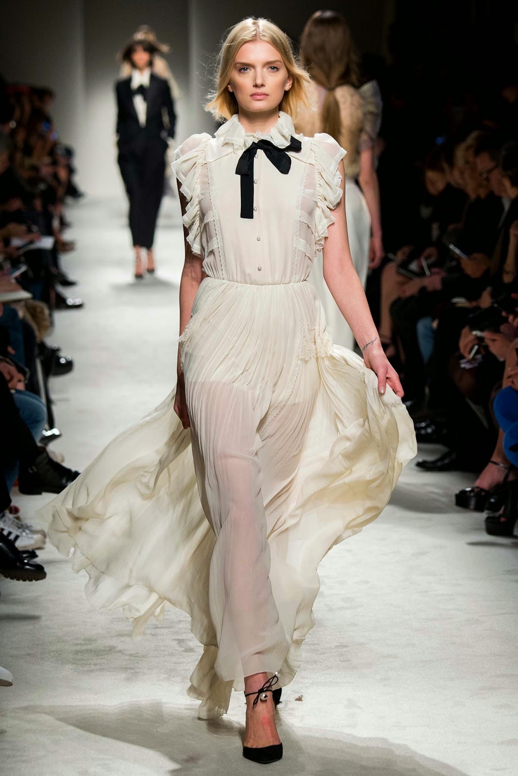Lorenzo di philosophy serafini fall runway photos Lorenzo di philosophy serafini fall runway photo