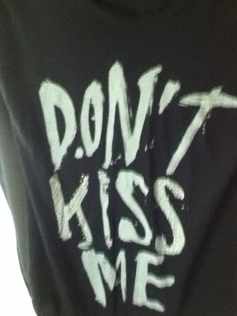 Tees BOA, BONITA E BARATA!! Eu sei aonde tem, e você??!! RENNER+REGATA+DONT+KISS+ME Tees BOA, BONITA E BARATA!! Eu sei aonde tem, e você??!!