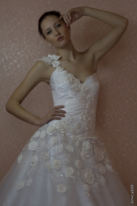 tejidos y manualidades de la web: vestido de novia con aplicaciones