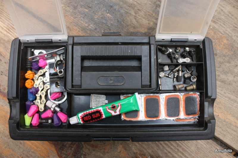 solo bicis: La Herramienta básica para tu bici -en casa y para llevar-