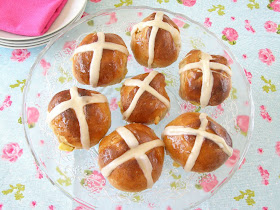 Vegan Apple and Cinnamon Hot Cross Buns with Maple Icing