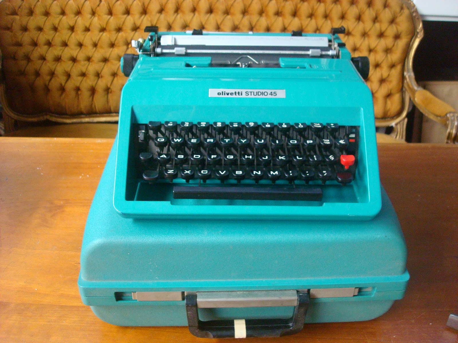 Chic Little Shop OLIVETTI TYPEWRITER Studio 45
