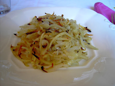 Tiras de patata y cebolleta al horno