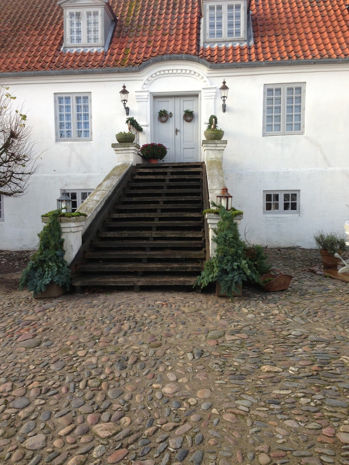 Fru pedersens have: jul på rysensteen.