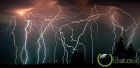 Petir Saling Adu Petir Saling Adu