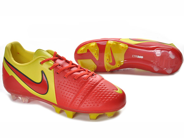 nike football shoes price
