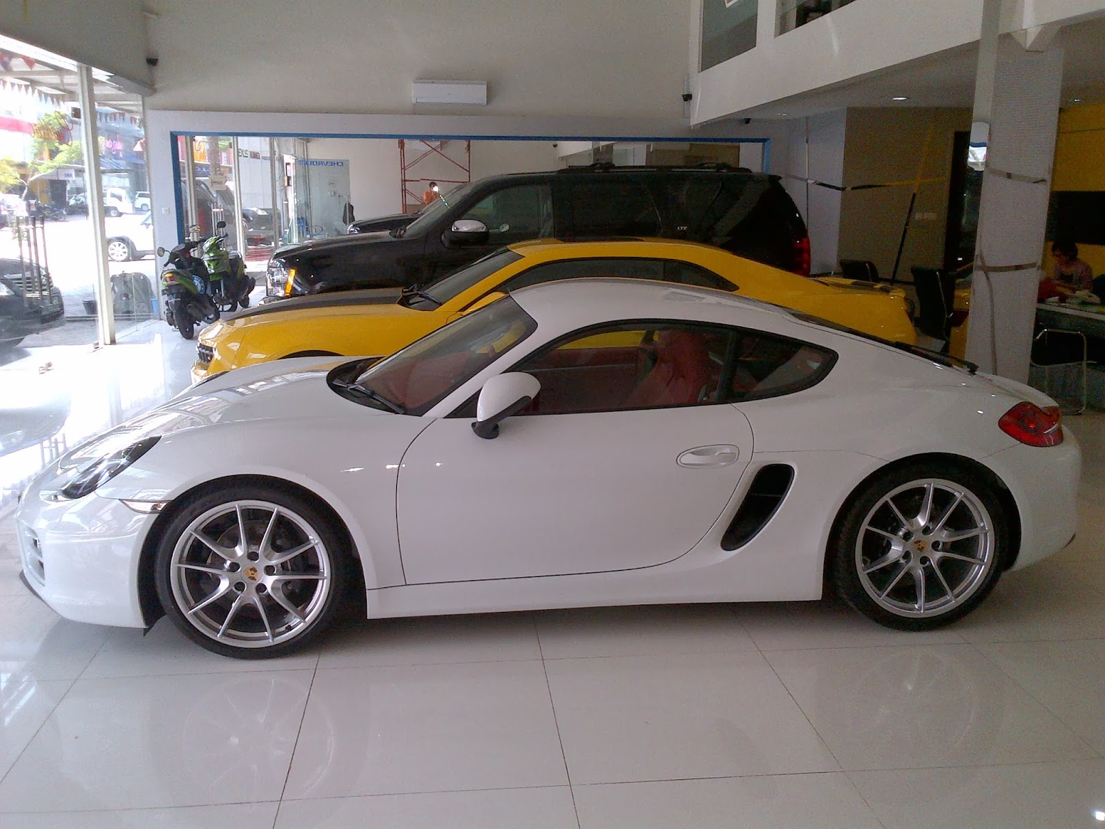 Машина Яны Рудковской Porsche Cayman