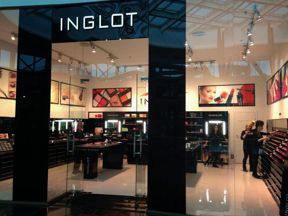 Dee's Boudoir Inglot Cosmetics la Bucuresti!