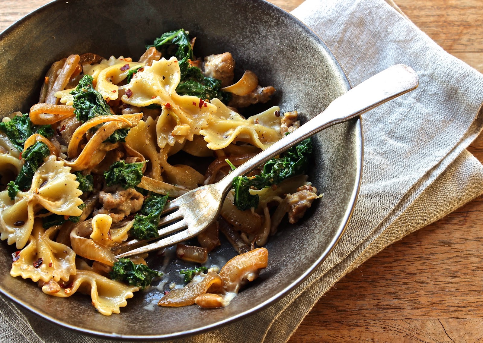 Farfalle with caramelized onions, sausage, fennel & kale lieslicious