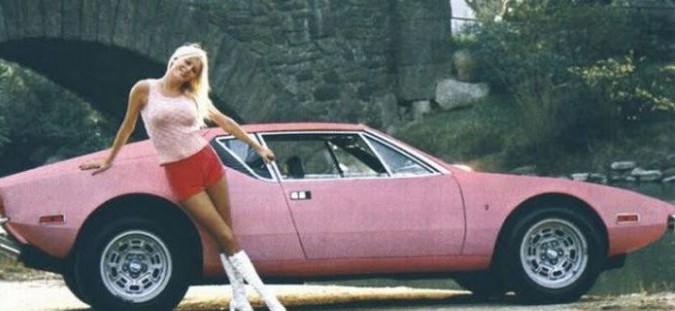 Старая реклама авто с девушками (27 фото)
