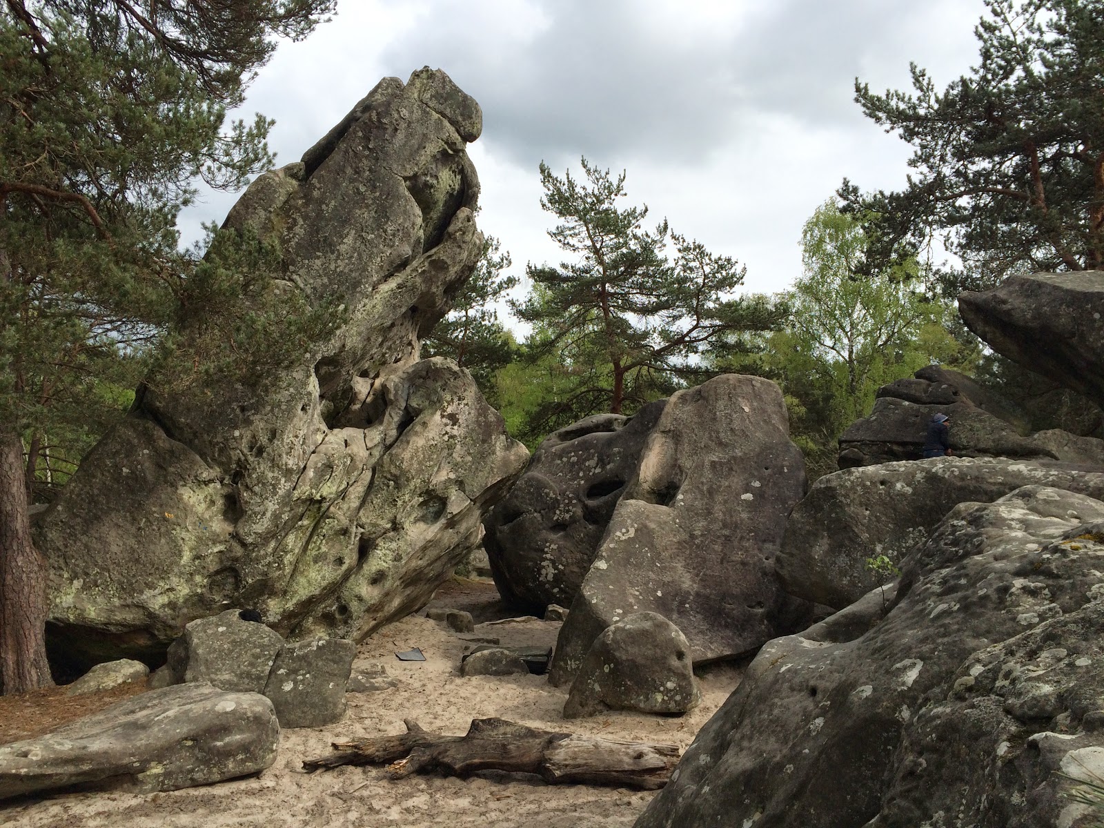 THE PARIS PIPELINE The Forest of Fontainebleau Les circuit des 25 bosses