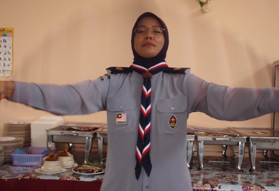 VOKASMA Today DEMO ON HOW TO FOLD THE SCOUT'S SCARF