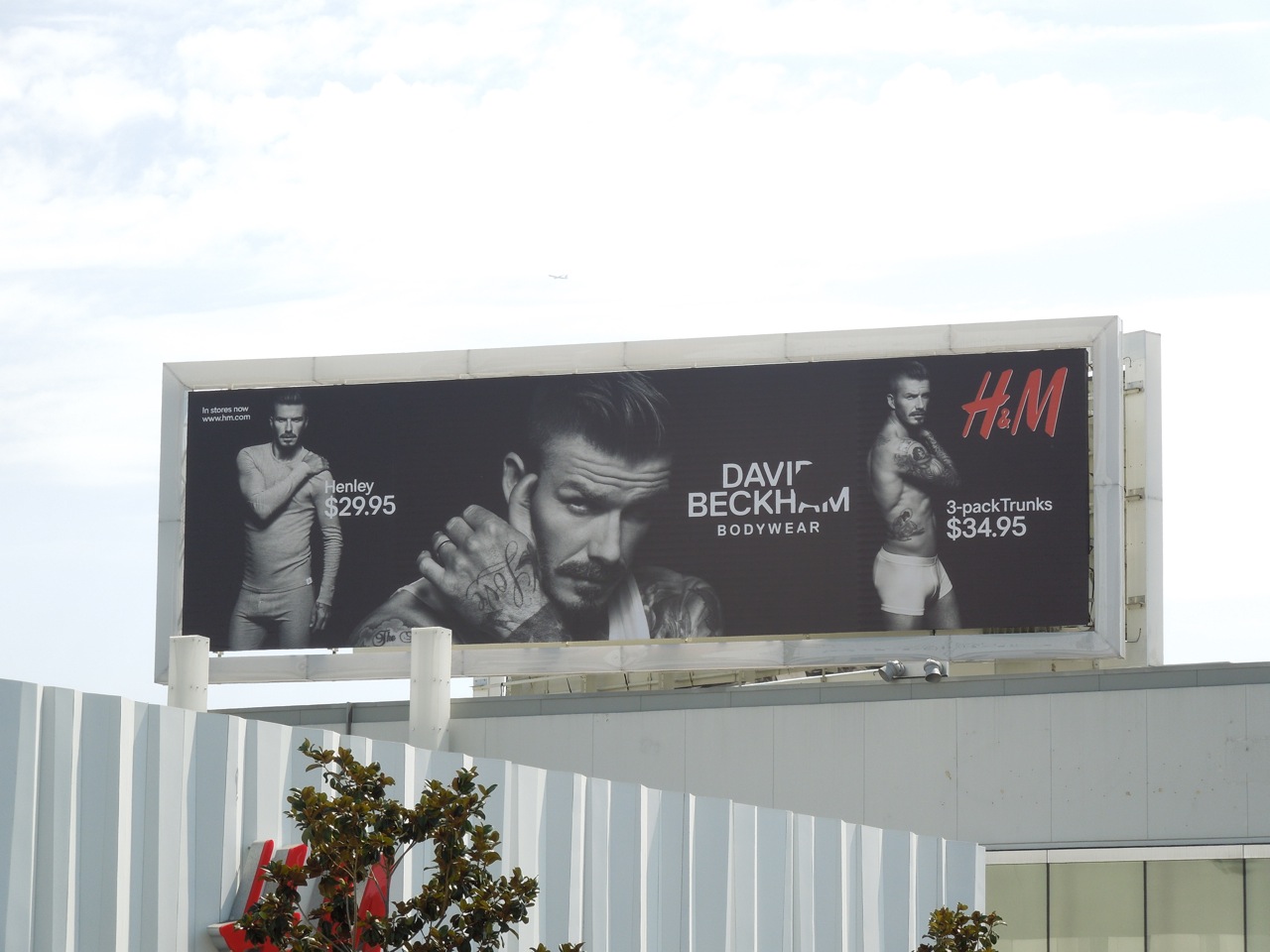 http://3.bp.blogspot.com/-khtE_QGITT8/UC7LDK41KAI/AAAAAAAAwyE/y2NxdvtnSvY/s1600/davidbeckham+HM+billboard.jpg