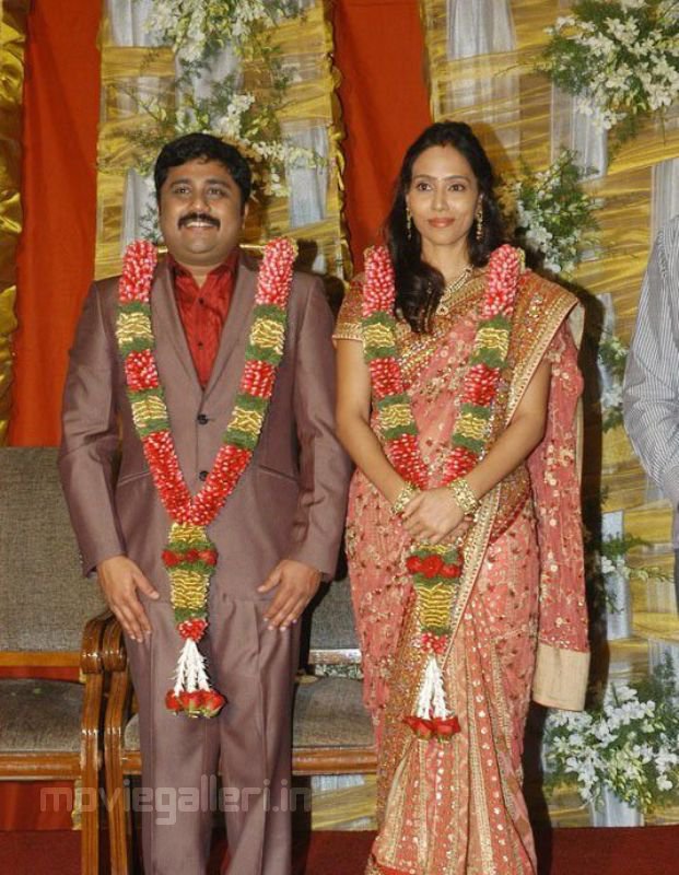 tamil serial actress santhoshi wedding photos