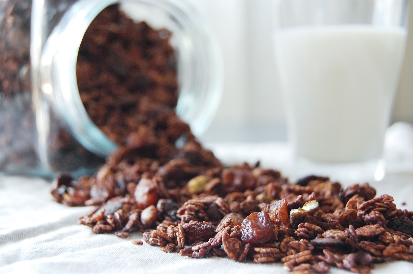 Muesli / Granola tout chocolat, abricot et pistache, la magie du fait maison A l'heure du brunch