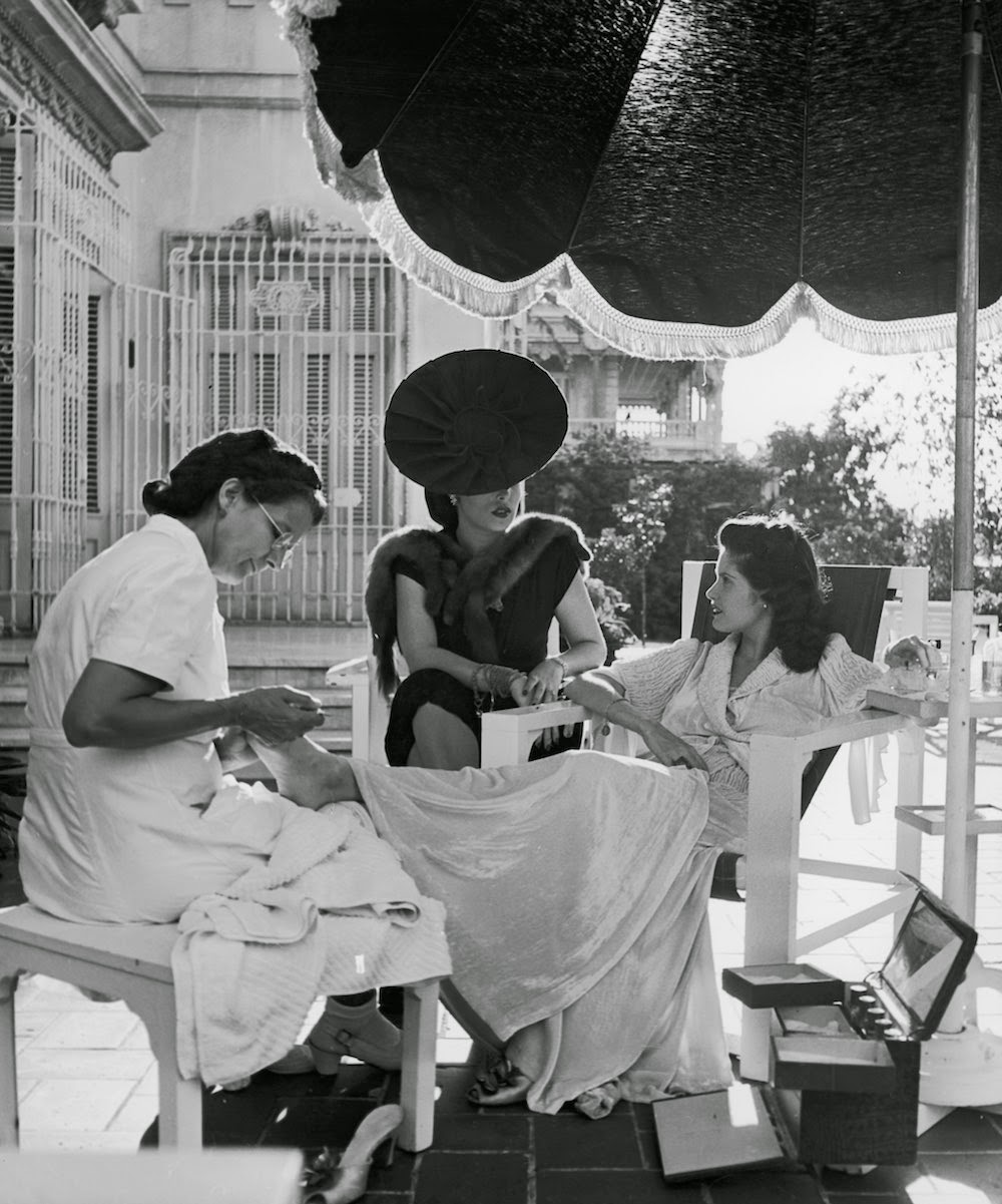 Black and White Photos of Daily Life in Havana, Cuba From Between the