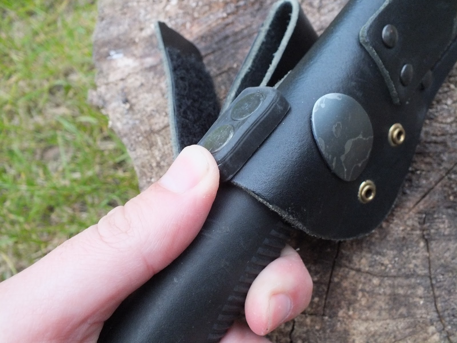 Belfast Bushcraft Blog Sissipuukko M95 Fiskars Ranger Knife Photo review