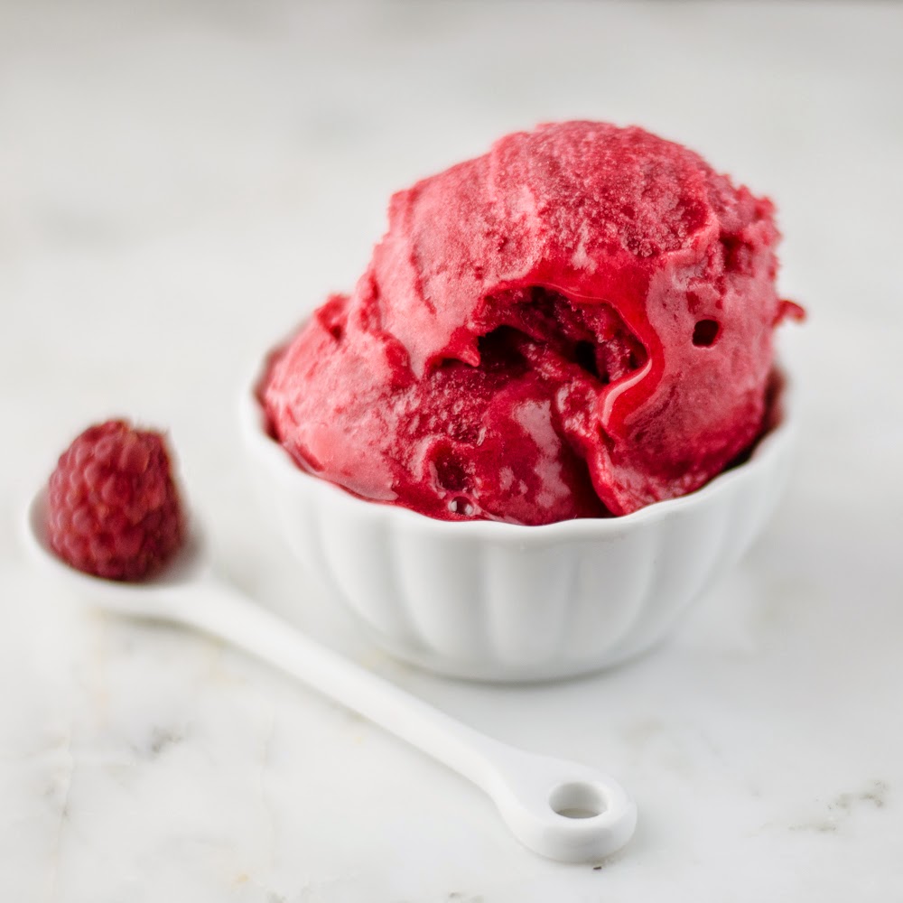 sorbet, clean eating, clean eating tips, healthy eating party tips, how to eat healthy at a restaurant, healthy dessert