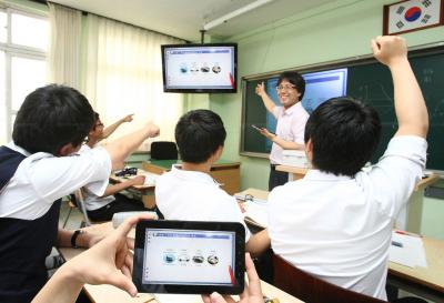 tablet pc gadget review samsung galaxy tab to serve as smart tutorial in public schools