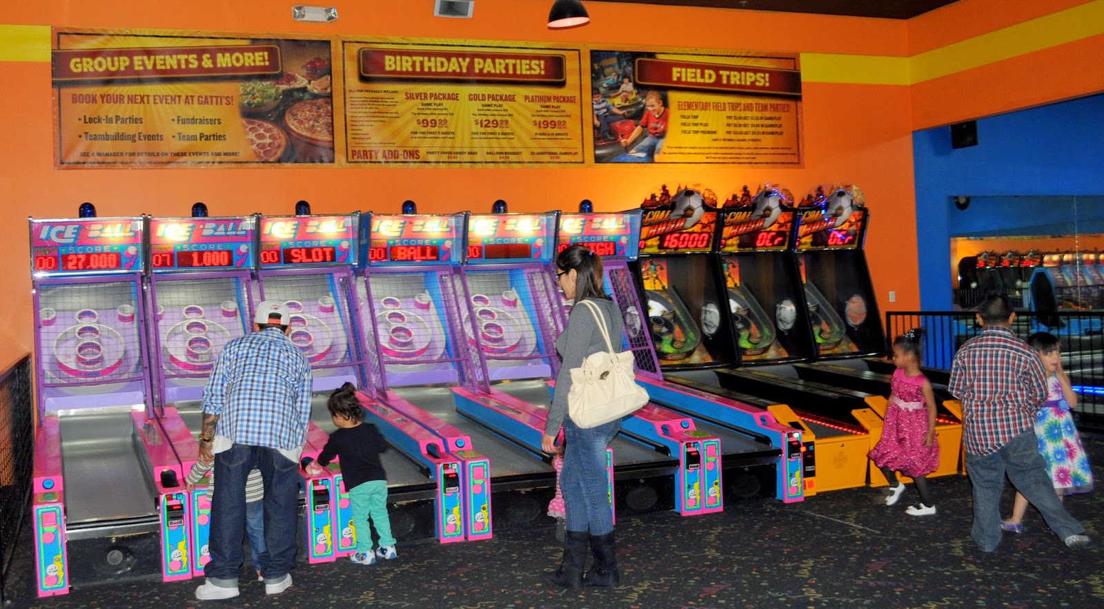 Gatti's Pizza Review by Demcy Dias Unlimited Pizza at Gatti's Pizza