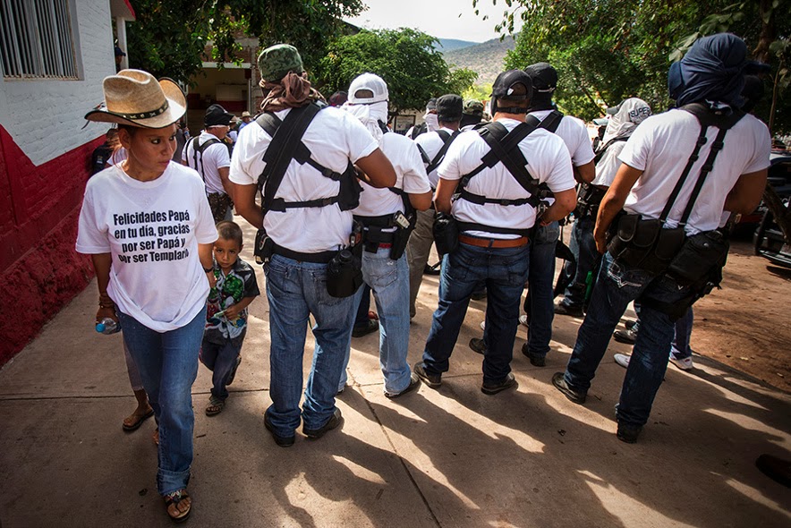 Con el líder moral de las Autodefensas de Michoacán Dr.MIRELES reportaje. Captura+de+pantalla+2014-01-08+a+las+14.45.32