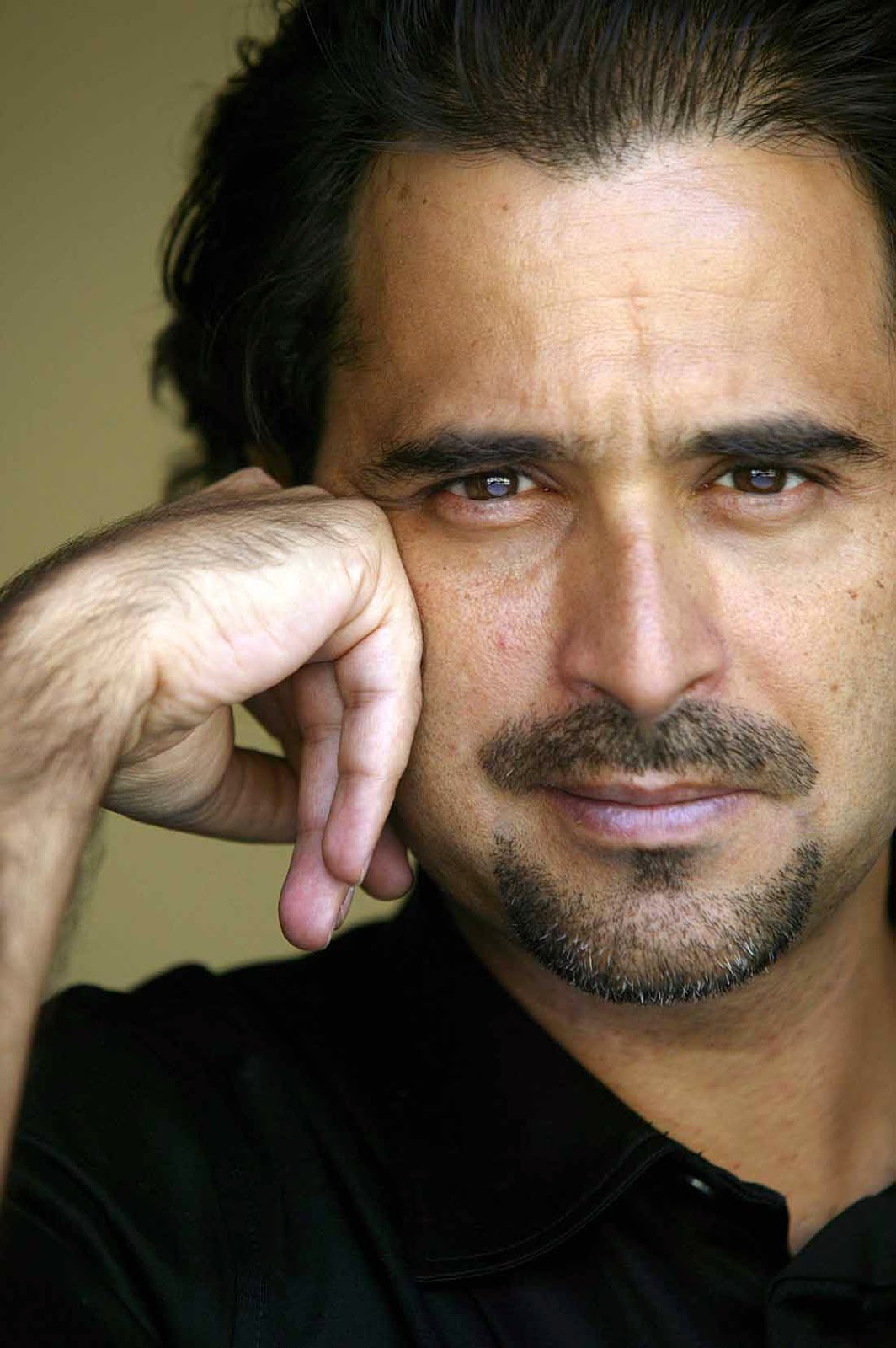 José Eduardo Agualusa identidade e memória Templo Cultural Delfos