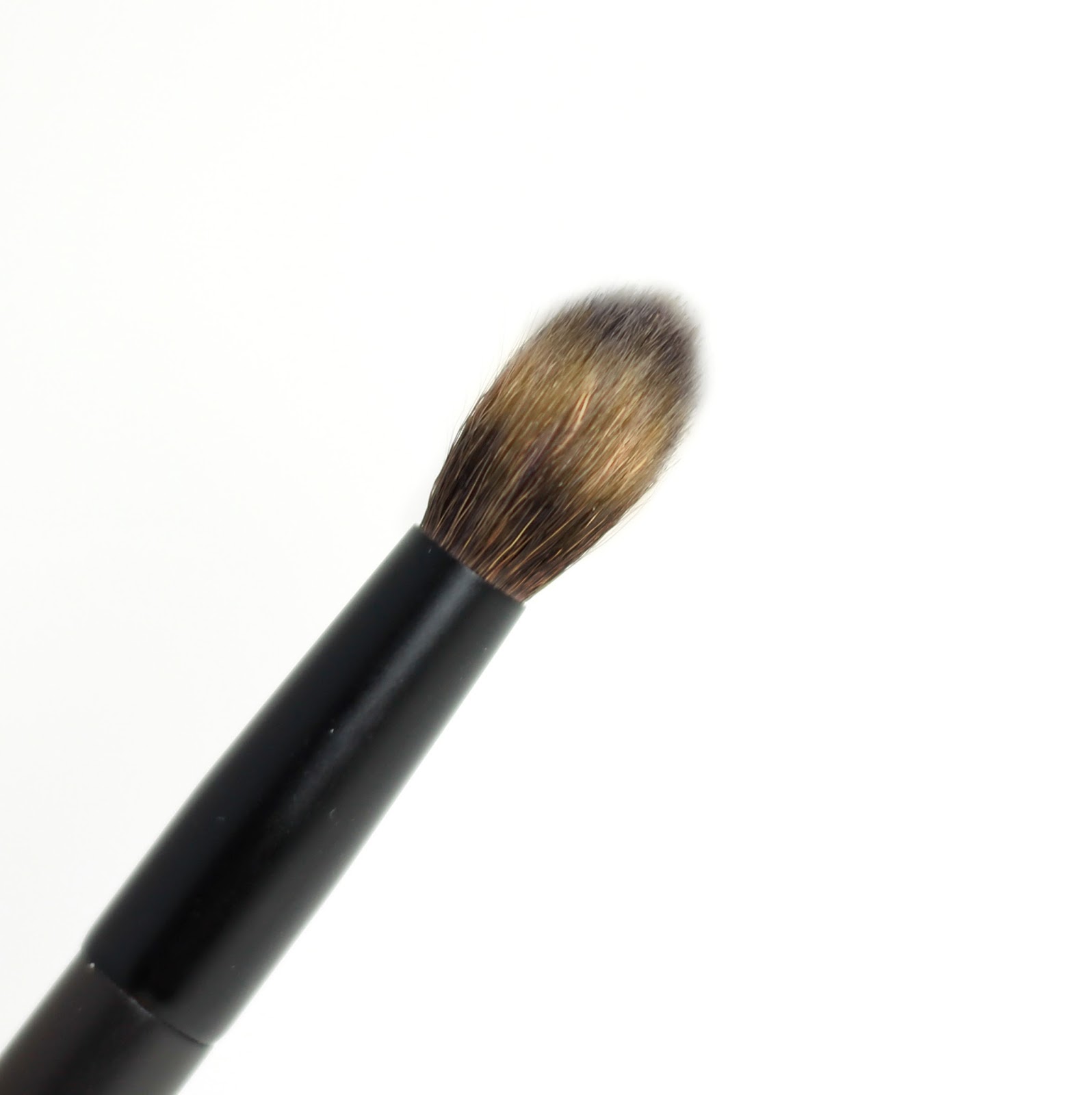 Review Armani Large Eye Contour Brush 22 Makeup Withdrawal