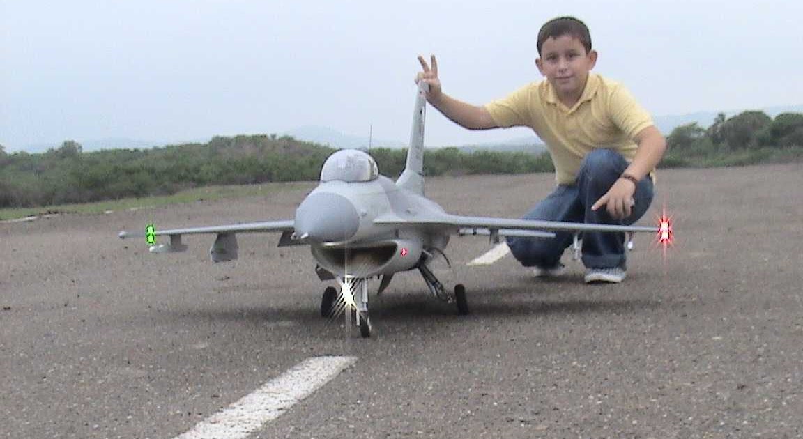 The largest Remote control planes .. Worlds Largest Model RC Plane