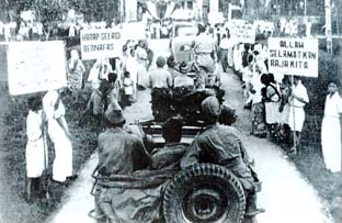Image result for 1946年5月21日上午十一时，维纳在古晋法院大厦签署让度条约
