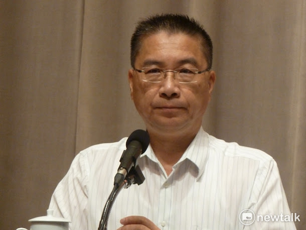 行政院發言人徐國勇今(13)天中午表示,台銀、土銀、台電、中油、中鋼等公股銀行與國營事業,也將跟進加薪的行列。 行政院發言人徐國勇今(13)天中午表示,台銀、土銀、台電、中油、中鋼等公股銀行與國營事業,也將跟進加薪的行列。