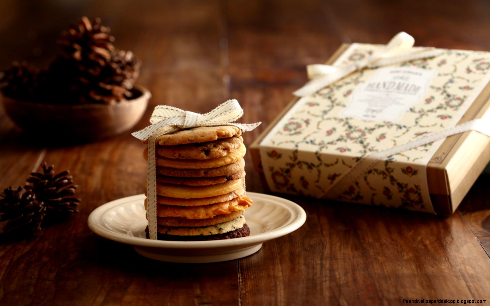 Cookies Ribbon Box Gift Christmas wallpaper 1680x1050 24153 Cookies Ribbon Box Gift Christmas wallpaper 1680x1050 24153