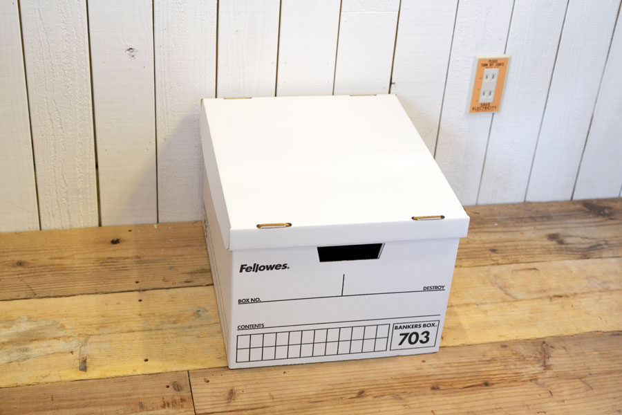 HOLIDAY GENERAL STORE BANKERS BOX 703