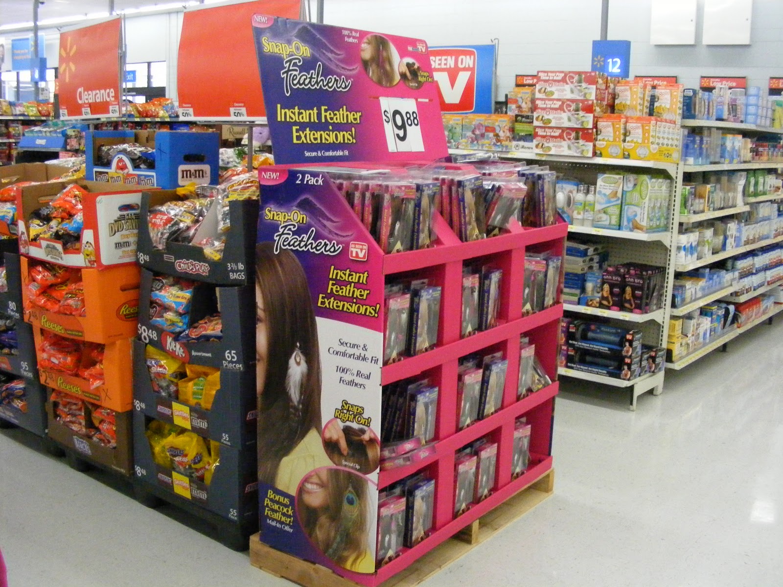 (Check out the grumpy white collar to the left. Guess he's not happy