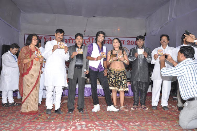 Manoj Bhawuk hosting cinema satra in Vishwa Bhojpuri Sammelan 2013