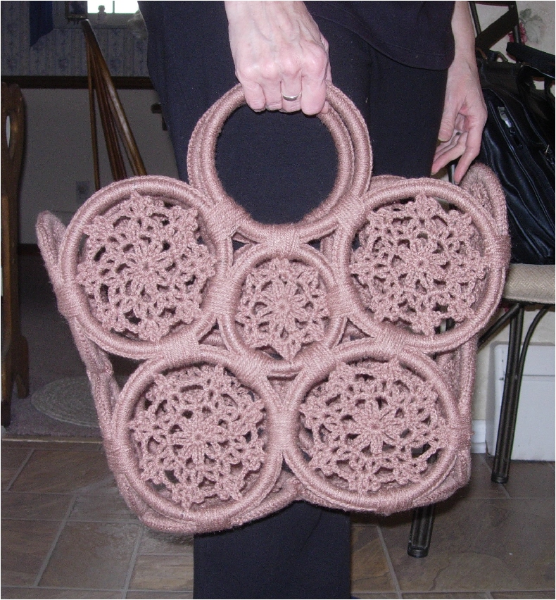 Sun and Sand Crochet Tote Bag - Tutorial to Make Rings from Plastic ...