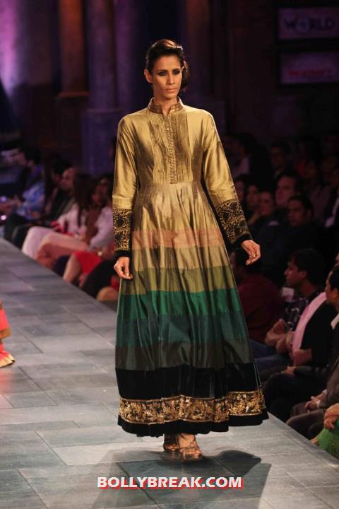 Model in Manish Malhotra Dress Walking the rap at Mijwan Fashion Show 2012 - (19) - Manish Malhotra Dresses - Mijwan Fashion Show 2012
