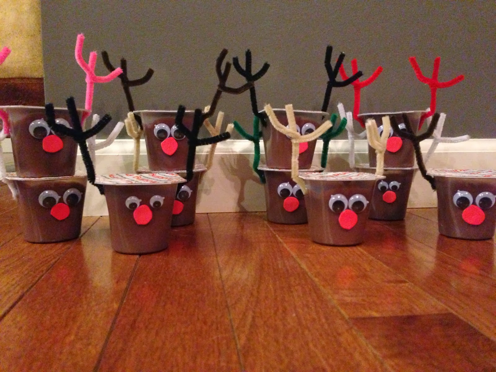 Reindeer Pudding Cups - A fun and easy holiday treat!