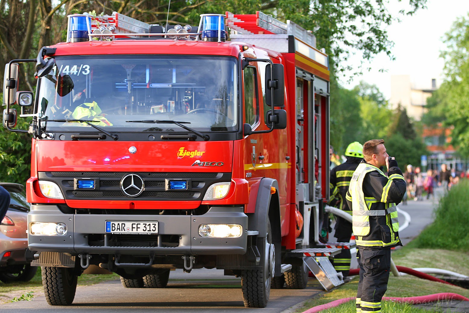 Bernau: Grosseinsatz der Feuerwehr - Bungalow Brand... 70 Bernau LIVE - Dein Stadtmagazin für Bernau bei Berlin