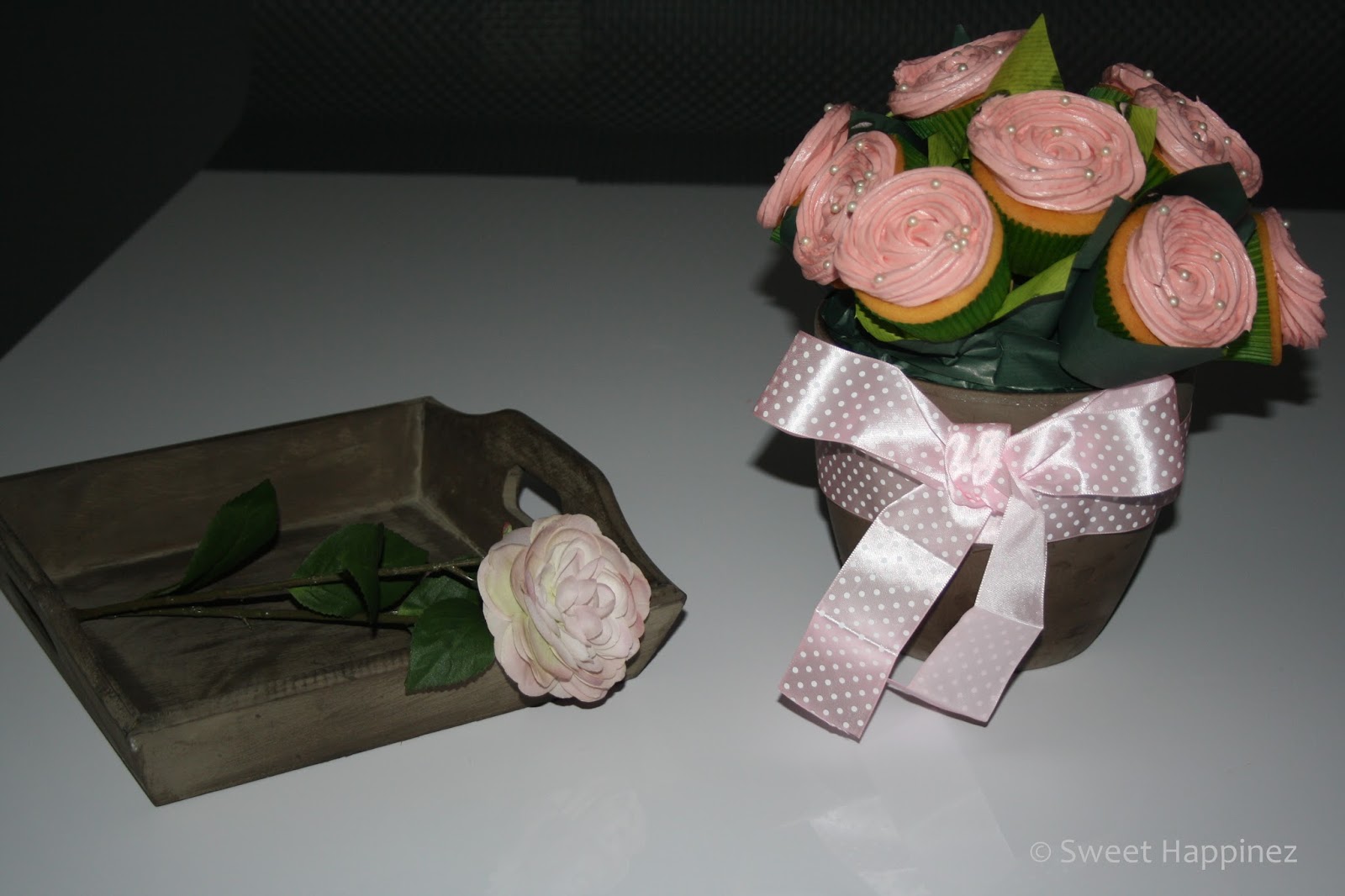 http://3.bp.blogspot.com/-kzGC9uBD8vk/UjMn6qiKWLI/AAAAAAAAAJE/hhAgg6inhm4/s1600/Cupcake+Boeket+1.JPG