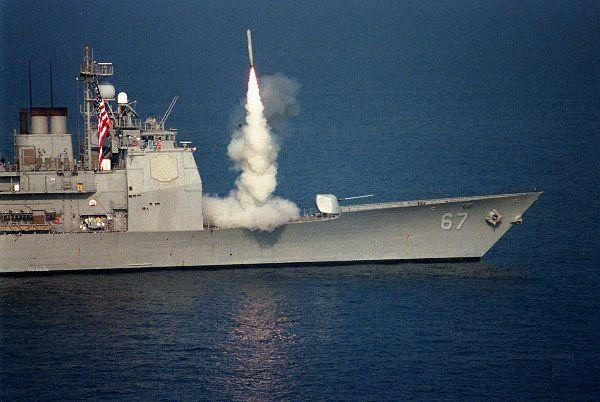 戰斧飛彈從軍艦上發射畫面。 戰斧飛彈從軍艦上發射畫面。