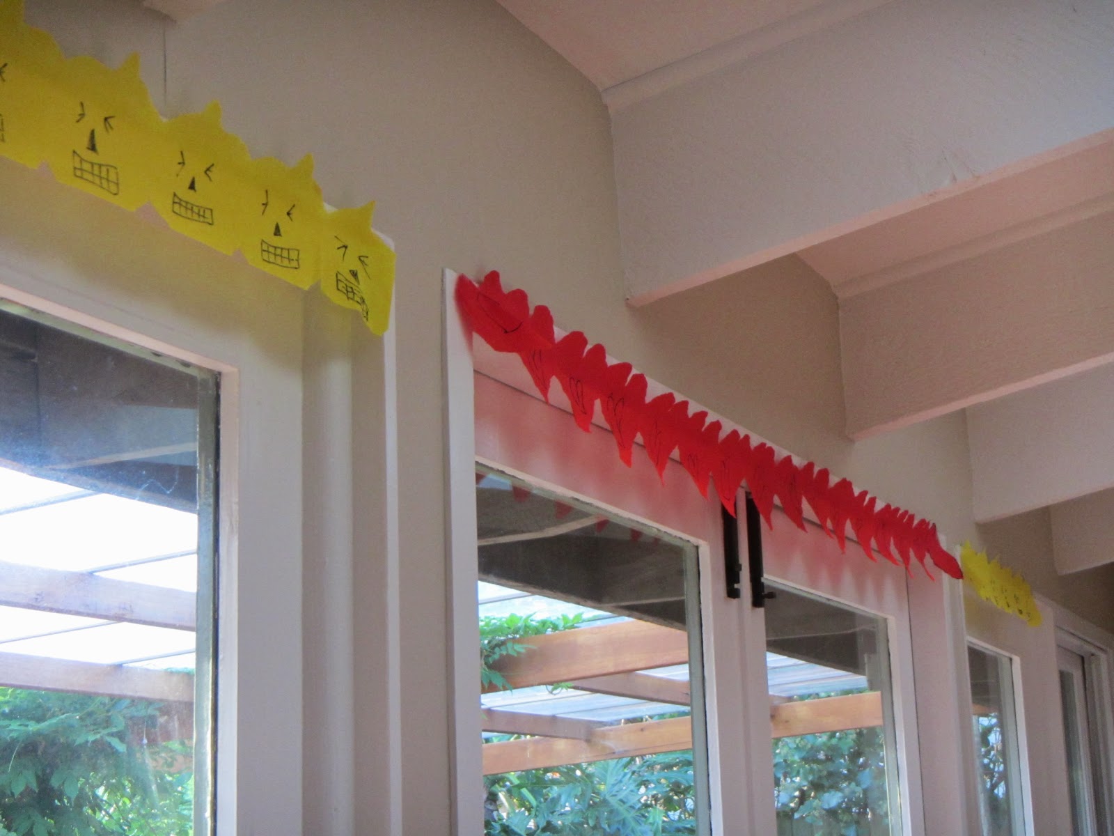 Crafty little people Halloween crepe paper decorations