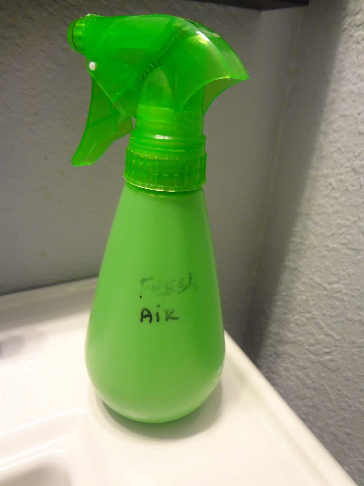 Bella Blue Jungle Fruit loops Natural Air Freshening Spray Recipe