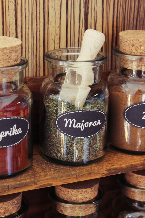 s'Bastelkistle: {DIY] Gewürzregal + Freebie