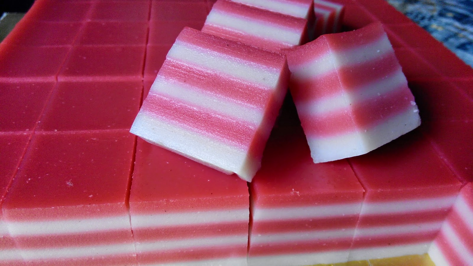 Dunia Masakan Ku Kuih Lapis Aka Kuih Rumah Pangsa