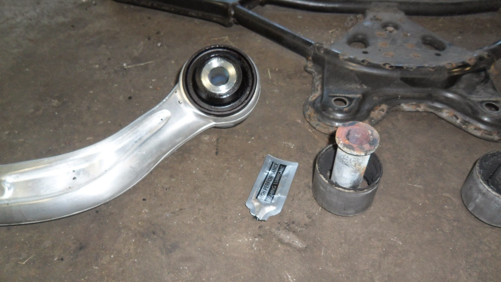G35 W83389 Front Compression Arm Bushings