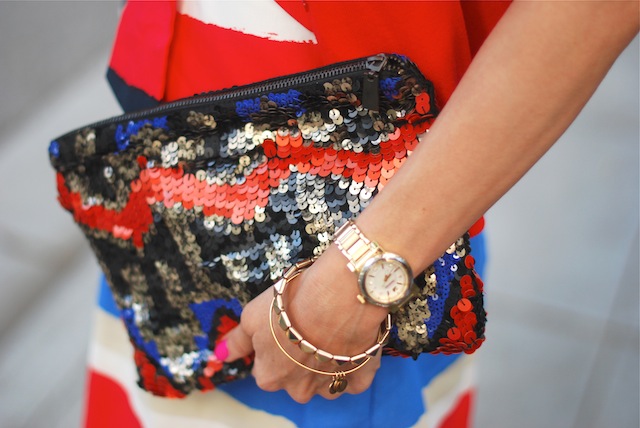 minnetonka toe loop sandals