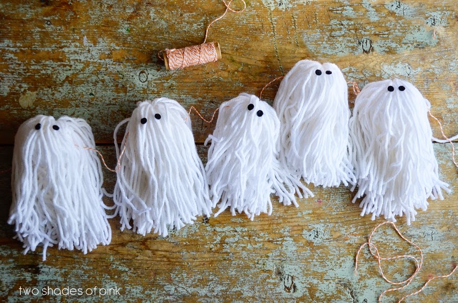 Two Shades of Pink Yarn Ghost Garland with Speech Bubbles