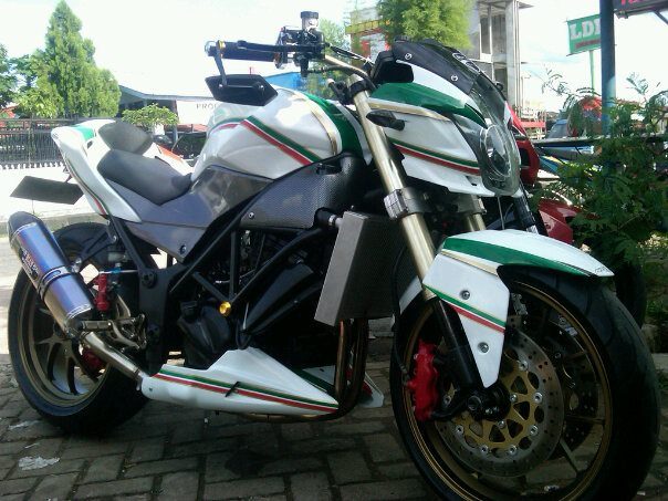 Modifikasi Ninja 250 Street Fighter