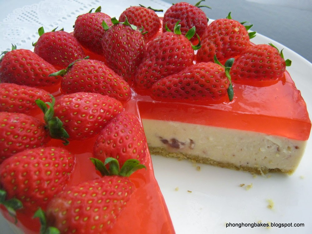 Phong Hong Bakes and Cooks! Yogurt Jelly Strawberry Cheesecake