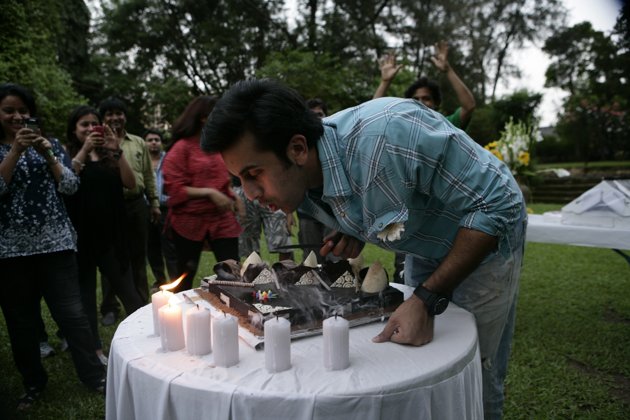 Ranbir Gets Birthday Bash With Co-Stars